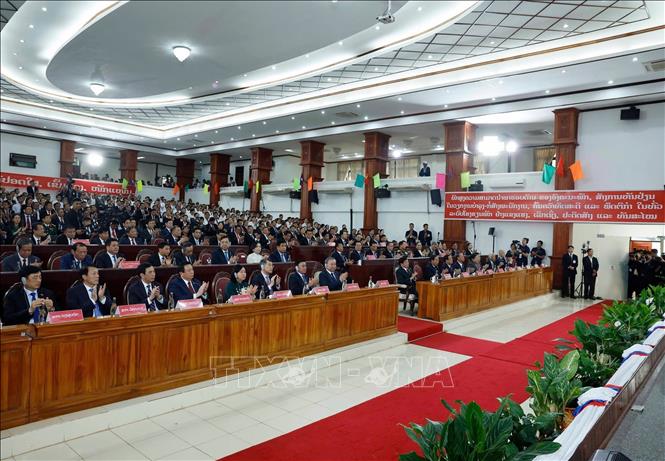 Tổng Bí thư Tô Lâm và Tổng Bí thư, Chủ tịch nước Lào Thongloun Sisoulith cùng các lãnh đạo cấp cao của hai nước và đại biểu tại sự kiện. Ảnh: Thống Nhất - TTXVN

