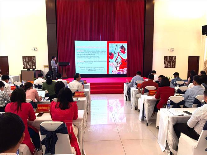  Ban tổ chức thông tin về Dự án. Ảnh: Văn Sĩ - TTXVN 