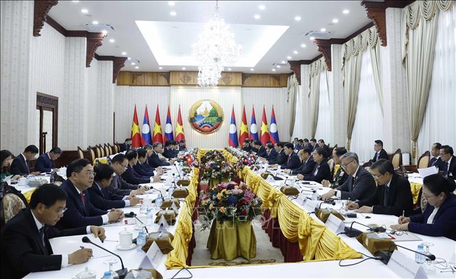 Tổng Bí thư Tô Lâm hội kiến Thủ tướng Lào Sonexay Siphandone. Ảnh: Thống Nhất - TTXVN