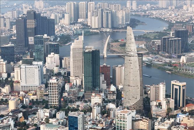 Bất động sản trung tâm Thành phố Hồ Chí Minh giữ vị thế đặc biệt nhờ nhu cầu ổn định và hạ tầng kết nối, giúp phân khúc này duy trì sức bền trong trung, dài hạn. Ảnh: Hồng Đạt - TTXVN
