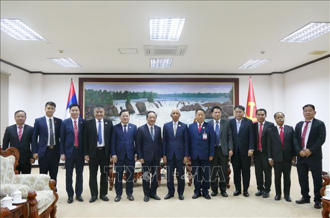 Các đại biểu hai nước tại buổi tiếp. Ảnh: Xuân Tú - PV TTXVN tại Lào