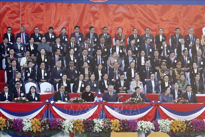 Tổng Bí thư Tô Lâm và Phu nhân cùng các đại biểu dự Lễ kỷ niệm 50 năm Quốc khánh Lào và 105 năm Ngày sinh Chủ tịch Kaysone Phomvihane. Ảnh: Thống Nhất - TTXVN