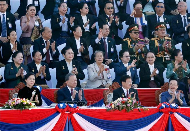 Tổng Bí thư Tô Lâm và Phu nhân cùng các đại biểu dự Lễ kỷ niệm 50 năm Quốc khánh Lào và 105 năm Ngày sinh Chủ tịch Kaysone Phomvihane. Ảnh: Thống Nhất - TTXVN
