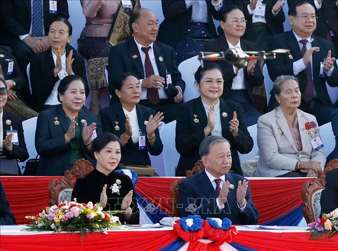 Tổng Bí thư Tô Lâm và Phu nhân cùng các đại biểu dự Lễ kỷ niệm 50 năm Quốc khánh CHDCND Lào. Ảnh: Thống Nhất - TTXVN