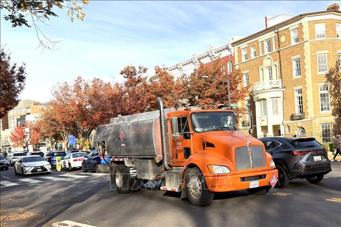 Xe tải lưu thông trên một tuyến phố ở trung tâm thủ đô Washington D.C. Ảnh: Ngọc Quang-PV TTXVN tại Mỹ