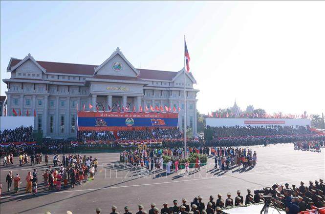  Toàn cảnh Lễ kỷ niệm 50 năm Quốc khánh Lào và 105 năm Ngày sinh Chủ tịch Kaysone Phomvihane. Ảnh: Thống Nhất - TTXVN