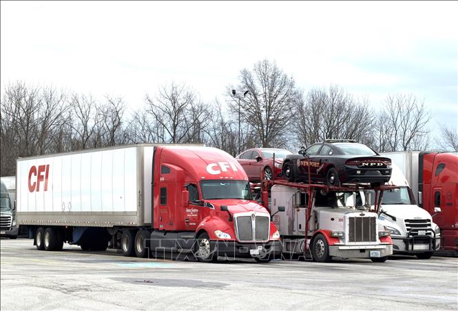 Xe tải tại trạm nghỉ trên một tuyến đường cao tốc liên bang ở Mỹ. Ảnh: Ngọc Quang-PV TTXVN tại Mỹ