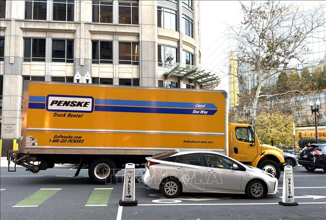 Xe tải lưu thông trên một tuyến phố ở trung tâm thủ đô Washington D.C. Ảnh: Ngọc Quang-PV TTXVN tại Mỹ