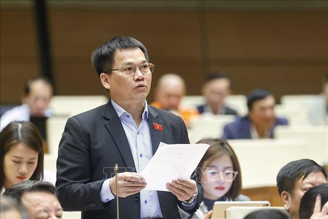 NA deputy Duong Khac Mai from the central province of Lam Dong speaks at the session. VNA Photo: Doãn Tấn