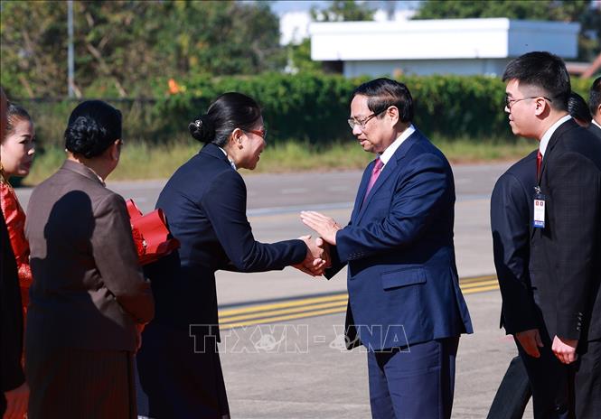 Lễ đón Thủ tướng Phạm Minh Chính đến Thủ đô Vientiane đồng chủ trì Kỳ họp lần thứ 48 Ủy ban liên Chính phủ Việt Nam-Lào. Ảnh: Dương Giang-TTXVN 
