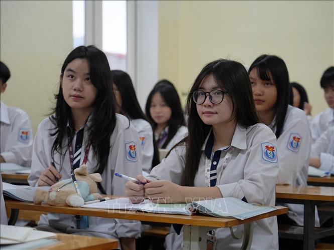 Trường THPT đóng vai trò then chốt trong việc khơi dậy đam mê và trang bị kiến thức nền tảng cho học sinh nhằm đáp ứng nhu cầu nhân lực chất lượng cao của đất nước. Ảnh: Bích Huệ - TTXVN