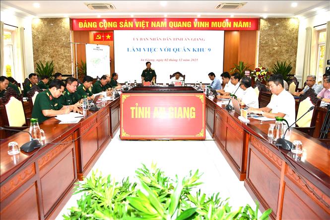 Quang cảnh buổi làm việc. Ảnh: Văn Sĩ - TTXVN