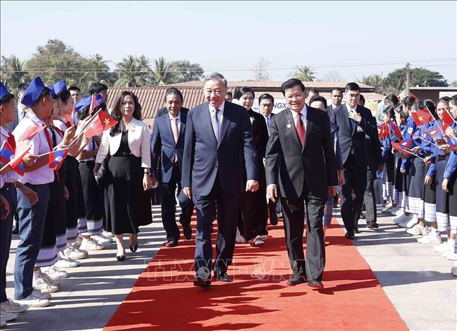 Tổng Bí thư Tô Lâm cùng Tổng Bí thư, Chủ tịch nước Lào Thongloun Sisoulith dự khánh thành Công viên Hữu nghị Lào - Việt Nam. Ảnh: Thống Nhất - TTXVN