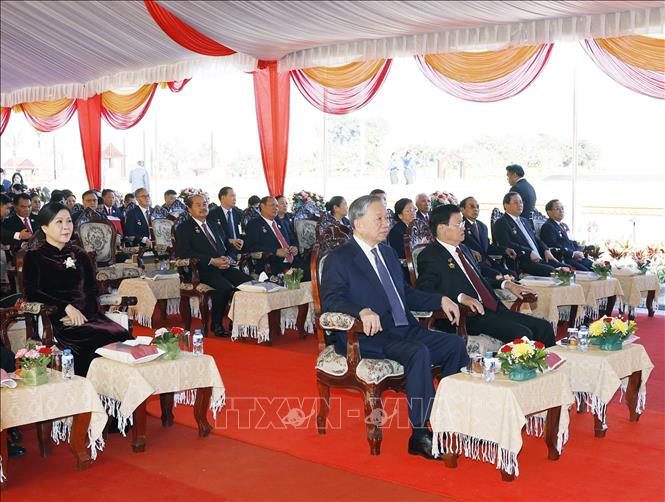 Tổng Bí thư Tô Lâm cùng Tổng Bí thư, Chủ tịch nước Lào Thongloun Sisoulith dự khánh thành Công viên Hữu nghị Lào - Việt Nam. Ảnh: Thống Nhất - TTXVN