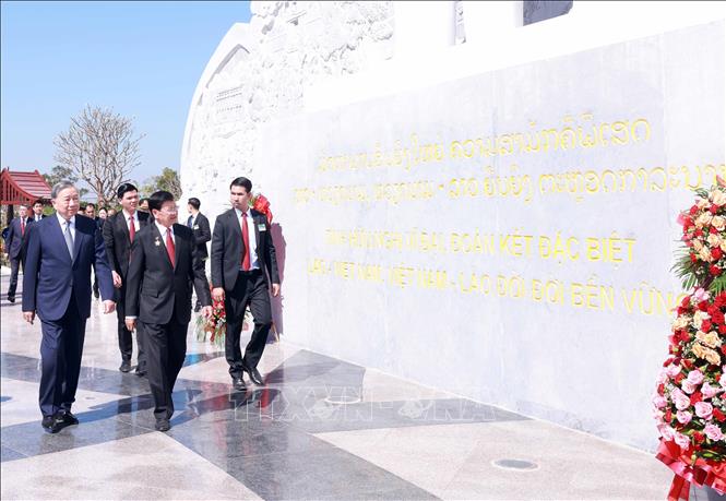 Tổng Bí thư Tô Lâm cùng Tổng Bí thư, Chủ tịch nước Lào Thongloun Sisoulith dự khánh thành Công viên Hữu nghị Lào - Việt Nam. Ảnh: Thống Nhất - TTXVN