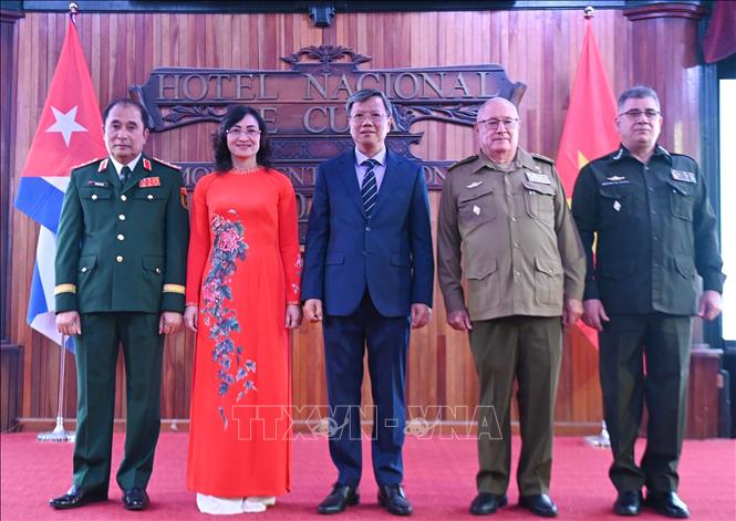 Các đại biểu chụp ảnh tại lễ kỷ niệm. Ảnh: Việt Hùng- PV TTXVN tại Cuba