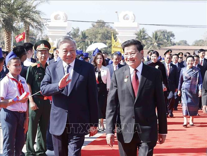 Party General Secretary To Lam and Lao Party General Secretary and President Thongloun Sisoulith attend the inauguration of the Laos–Vietnam Friendship Park in Vientiane on December 2. VNA Photo: Thống Nhất