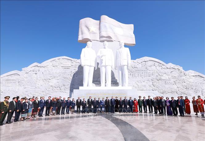 Party General Secretary To Lam and Lao Party General Secretary and President Thongloun Sisoulith attend the inauguration of the Laos–Vietnam Friendship Park in Vientiane on December 2. VNA Photo: Thống Nhất
