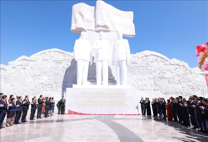 Party General Secretary To Lam and Lao Party General Secretary and President Thongloun Sisoulith attend the inauguration of the Laos–Vietnam Friendship Park in Vientiane on December 2. VNA Photo: Thống Nhất