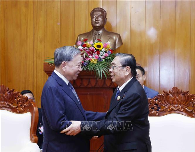 Party General Secretary To Lam meets with former LPRP General Secretary and Presidents Choummaly Sayasone. VNA Photo: Thống Nhất