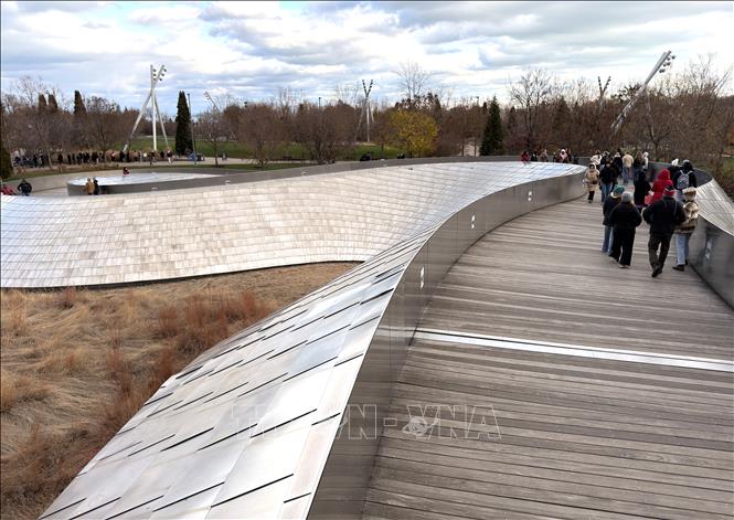 Góc nhìn từ cầu BP mang đến tầm nhìn toàn cảnh công viên. Ảnh: Ngọc Quang-PV TTXVN tại Mỹ