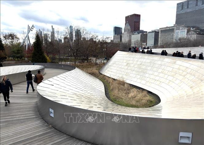 Trải nghiệm đi bộ trên cầu BP là sự kết hợp giữa nghệ thuật và không gian công cộng. Ảnh: Ngọc Quang-PV TTXVN tại Mỹ
