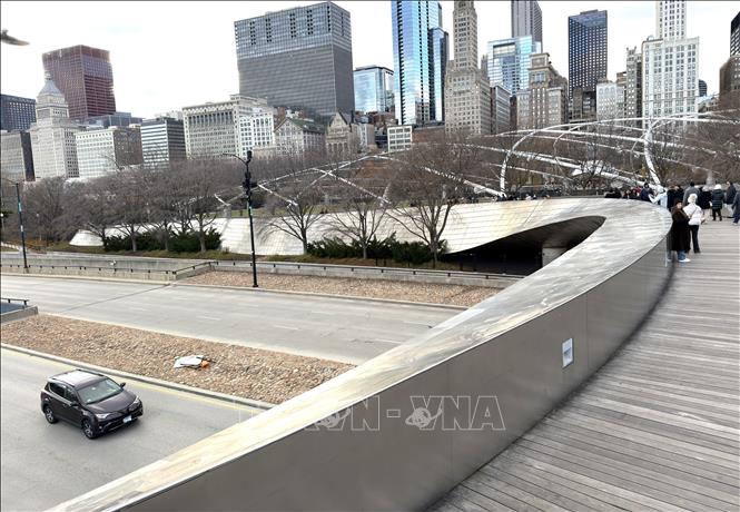 Thiết kế uốn lượn độc đáo của cầu BP nổi bật giữa lòng thành phố. Ảnh: Ngọc Quang-PV TTXVN tại Mỹ