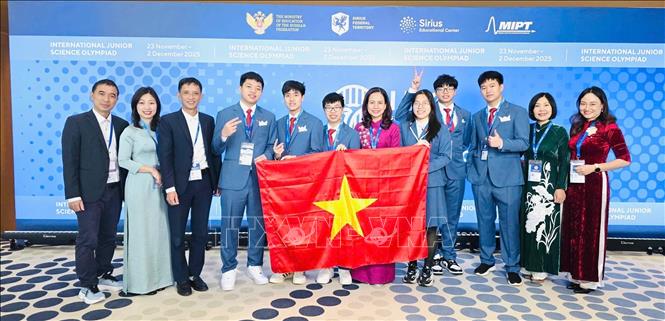 The Vietnamese students winning medals at the IJSO 2025. VNA/Photo by courtesy