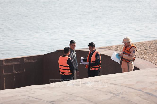 Năm 2025, Cảng vụ đường thủy khu vực II tại Phú Thọ phối hợp liên ngành xử phạt 121,5 triệu đồng, đình chỉ 57 phương tiện, 3 cảng, bến và 2 vị trí đón trả hành khách vi phạm quy định. Ảnh: Tạ Toàn – TTXVN