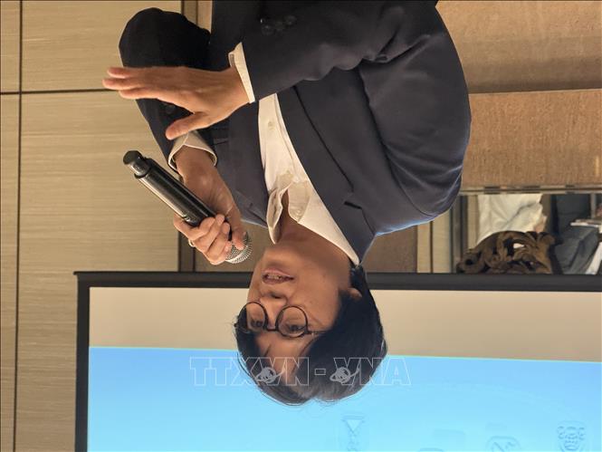 Bà Norrinee Ruangnoo, Chủ tịch Hội Nhà báo Thái Lan (TJA) phát biểu chia sẻ tại cuộc gặp gỡ. Ảnh: Phạm Hải - PV TTXVN tại Thái Lan