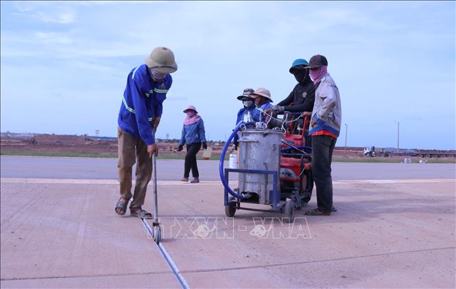 Hoàn thiện rãnh co giãn đường cất hạ cánh số 1 sân bay Long Thành. Ảnh: Công Phong - TTXVN