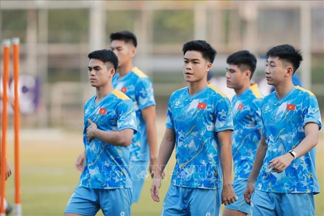 Các cầu thủ U22 Việt Nam đến buổi tập trong tinh thần thoải mái. Ảnh: Minh Quyết - PV TTXVN tại Thái Lan