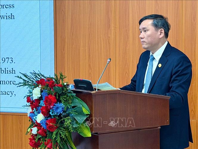 Giáo sư Lê Văn Lợi, Chủ tịch Viện Hàn lâm Khoa học Xã hội Việt Nam, phát biểu khai mạc Toạ đàm. Thanh Hương - TTXVN