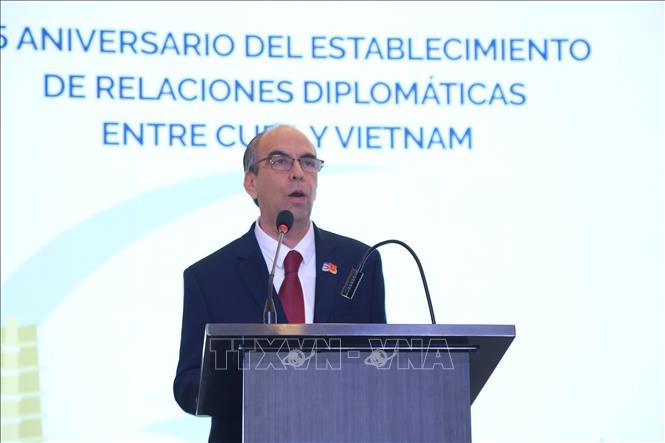 Đại sứ Cuba tại Việt Nam Rogelio Polanco Fuentescho  phát biểu tại buổi lễ. Ảnh: Việt Đức - TTXVN 