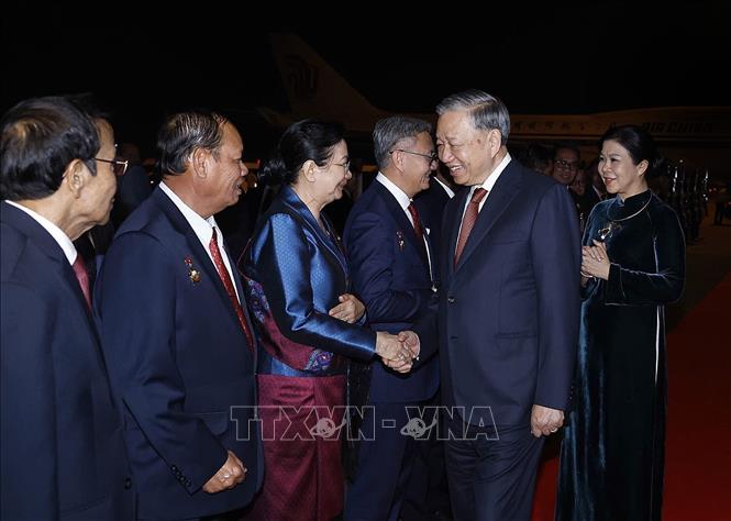 A see-off ceremony held for Party General Secretary To Lam and his spouse at Wattay international airport. VNA Photo: Thống Nhất