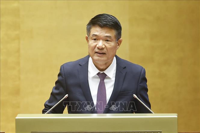 Viện trưởng Viện Kiểm sát nhân dân tối cao Nguyễn Huy Tiến trình bày Báo cáo về việc thực hiện một số nghị quyết của Quốc hội nhiệm kỳ khóa XIV và khóa XV về giám sát chuyên đề, chất vấn. Ảnh: Doãn Tấn - TTXVN