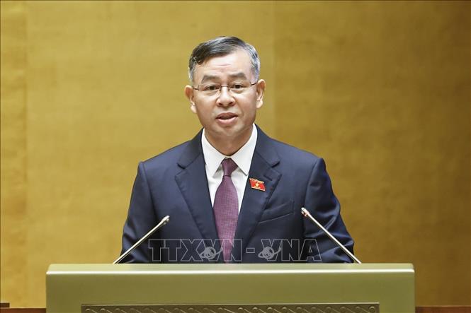 Tổng Kiểm toán nhà nước Ngô Văn Tuấn trình bày Báo cáo về việc thực hiện một số nghị quyết của Quốc hội nhiệm kỳ khóa XIV và khóa XV về giám sát chuyên đề, chất vấn. Ảnh: Doãn Tấn - TTXVN