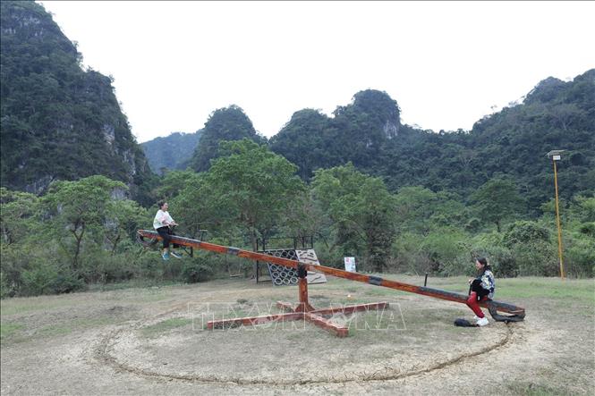 Du khách tham gia các hoạt động trải nghiệm tại Khu cắm trại Michi Camp. Ảnh: Anh Tuấn – TTXVN