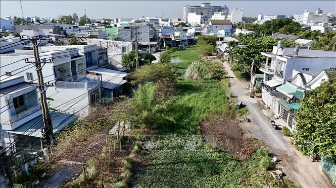 Khu vực rạch Cái Sơn từng được kỳ vọng cải tạo cảnh quan xanh, sạch, đẹp, nay trở thành điểm ô nhiễm. Ảnh: Thanh Sang-TTXVN