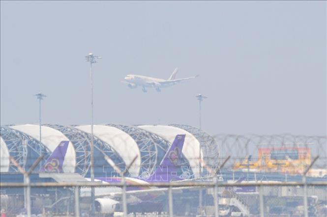 Khói mù ô nhiễm bao phủ bầu trời tại Bangkok, Thái Lan. Ảnh: THX/TTXVN