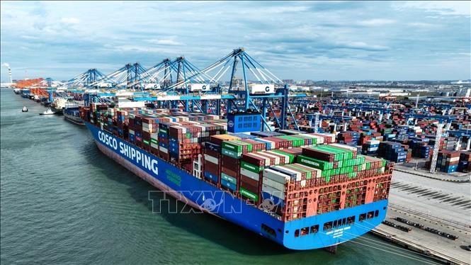 Quang cảnh cảng hàng hóa tại Khu tự trị dân tộc Choang Quảng Tây, Trung Quốc. Ảnh: THX/TTXVN