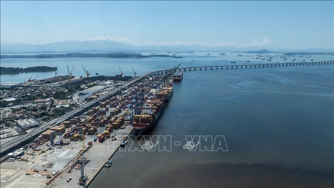 Quang cảnh cảng hàng hóa tại Rio de Janeiro, Brazil. Ảnh: THX/TTXVN