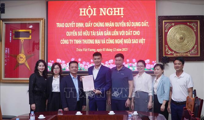 Triệu Việt Vương là xã đầu tiên của tỉnh Hưng Yên cấp “sổ đỏ” cho doanh nghiệp thuê đất lâu dài. Ảnh: Nguyễn Công Hải - TTXVN