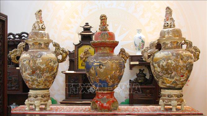 Không gian trưng bày các cổ vật bằng gốm. Ảnh: Nguyễn Hằng - TTXVN