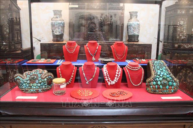 Mão, văn hóa Tây Tạng, dùng trong nghi lễ Phật giáo thế kỷ XIX. Ảnh: Nguyễn Hằng - TTXVN