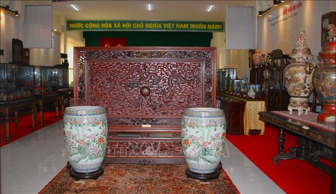 Khuôn viên trưng bày trên 200 cổ vật, di vật. Ảnh: Nguyễn Hằng - TTXVN