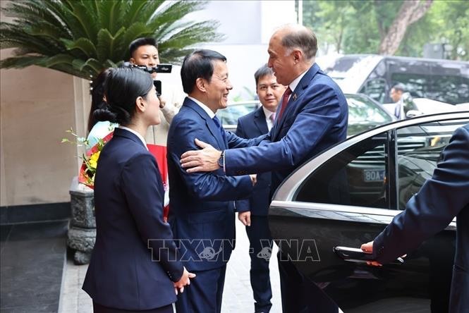 Đại tướng Lương Tam Quang, Bộ trưởng Bộ Công an đón Thư ký Hội đồng An ninh Cộng hòa Belarus Volfovich Aleksandr Grigorievich. Ảnh: Minh Đức – TTXVN