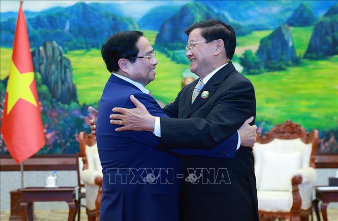 Thủ tướng Phạm Minh Chính hội kiến Tổng Bí thư, Chủ tịch nước Lào Thongloun Sisoulith. Ảnh: Dương Giang-TTXVN 
