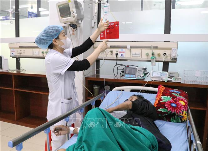 Bệnh nhân đến điều trị các bệnh về đường hô hấp tại Bệnh viện Đa khoa tỉnh Ninh Bình. Ảnh: Thùy Dung - TTXVN