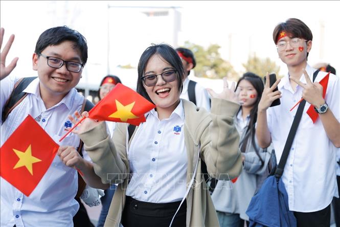 Khán giả đến sân cổ vũ cho U22 Việt Nam. Ảnh: Minh Quyết - PV TTXVN tại Thái Lan